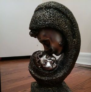 Statue of mother kissing her child